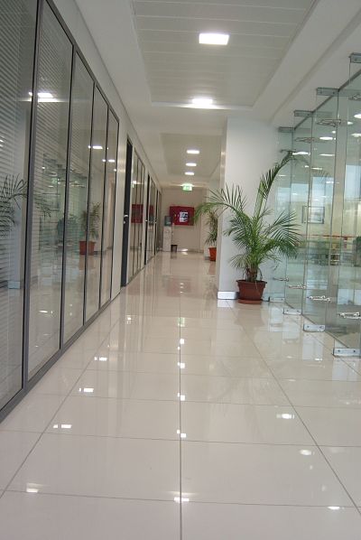 Limpieza de oficinas en Fuenlabrada, Alcorcón, Getafe, Parla, Leganés.  Cámara Servicio de limpiezas y conservación